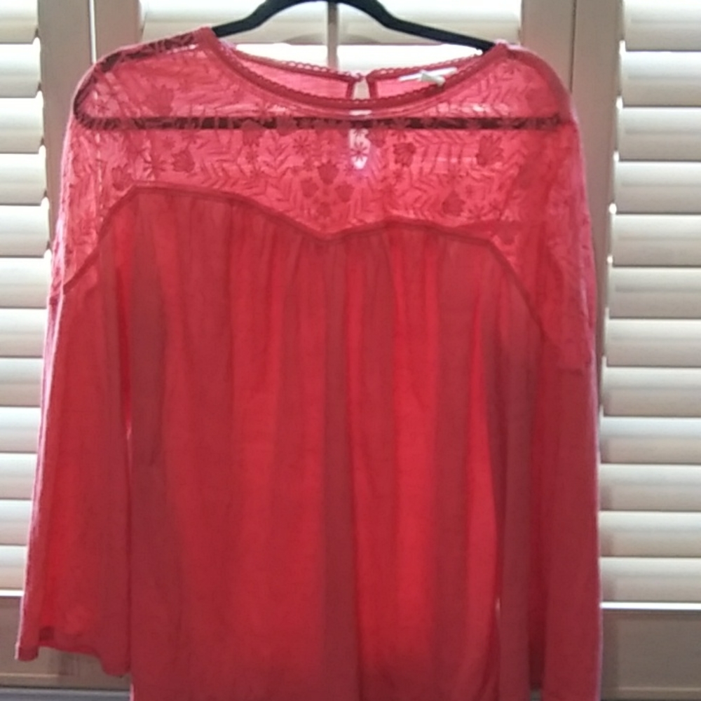 Woman's plus size 1x top.